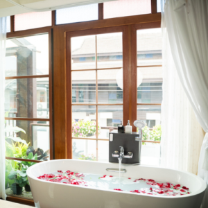 Massage room with bathtub at Chabaprai Massage and Spa in Chiang Mai Old City